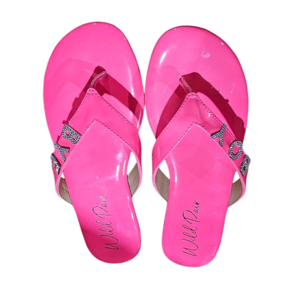 Wild Pair - NEW Fantasia Hot Neon Pink  Thongs Flip Flops 'Boy Bye' Bling​​ - Picture 3 of 8